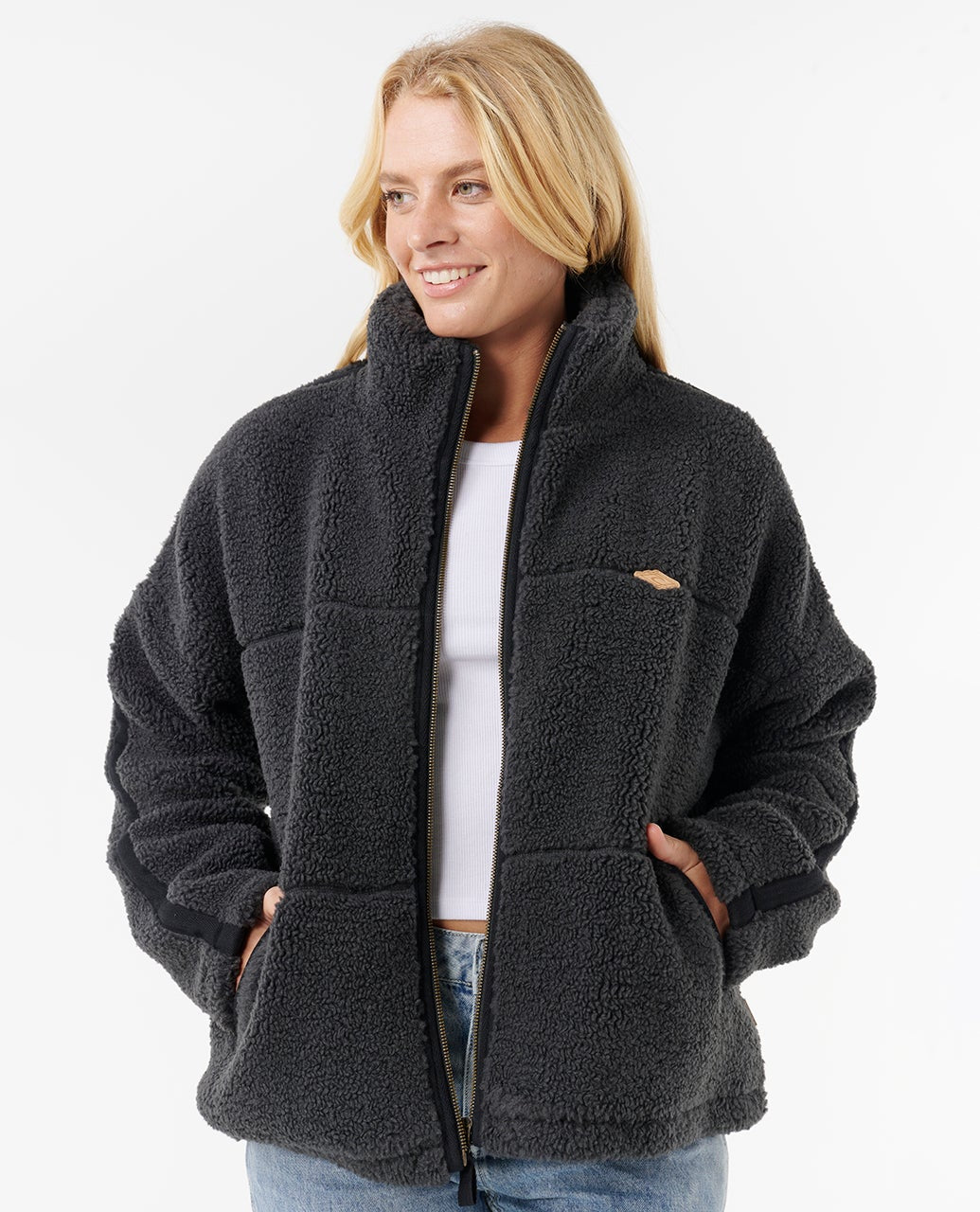 02VWJA_8264_6_1759115012000