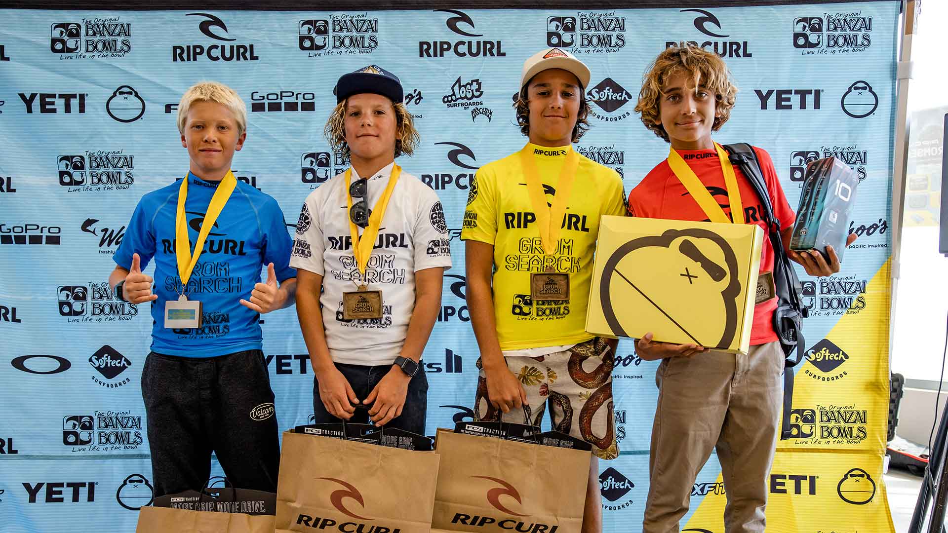 GromSearch winners with their prizes