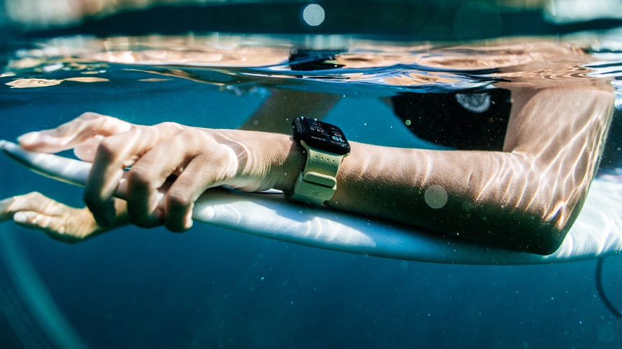 Underwater shot of the apple watch with the Search GPS 3 App featured on the screen.