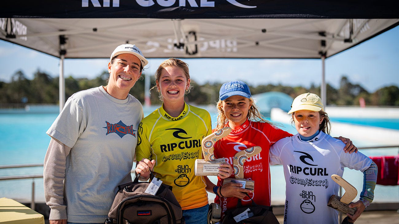 Tyler Wright with the girls winners 
