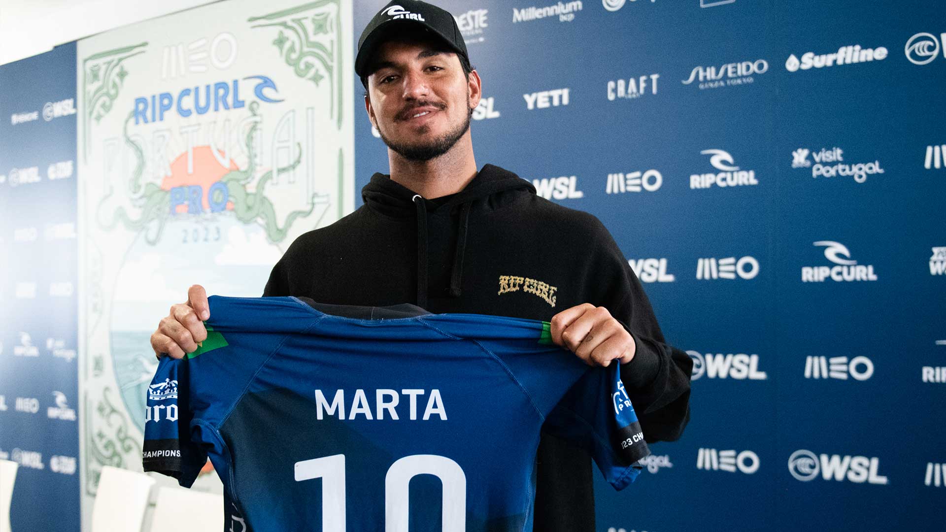 Gabriel Medina holding up Marta's jersey