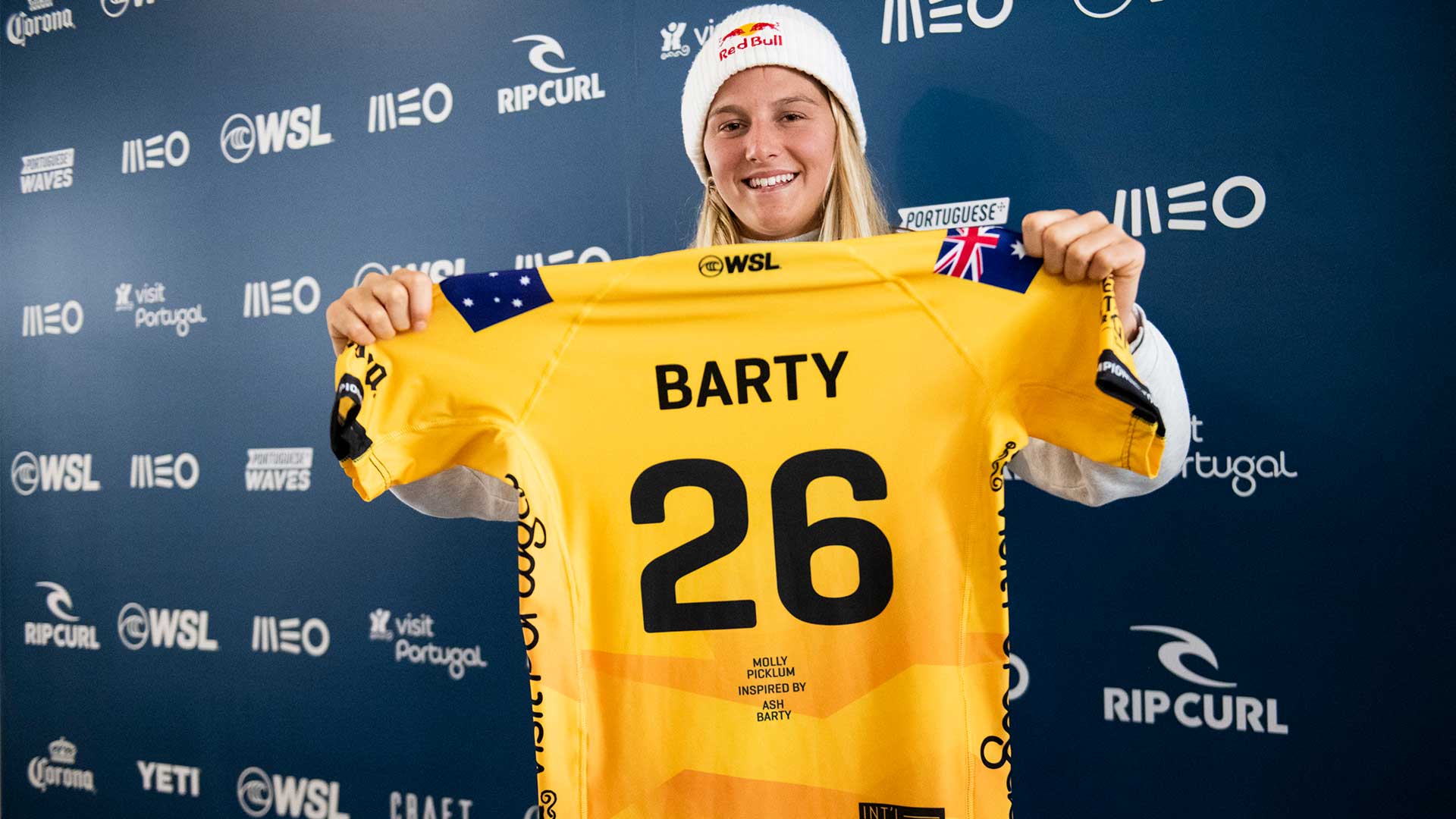 Molly Picklum holding Ash Barty's jersey