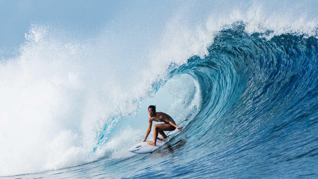 Konatsu Ido getting her first barrel wave in Fiji