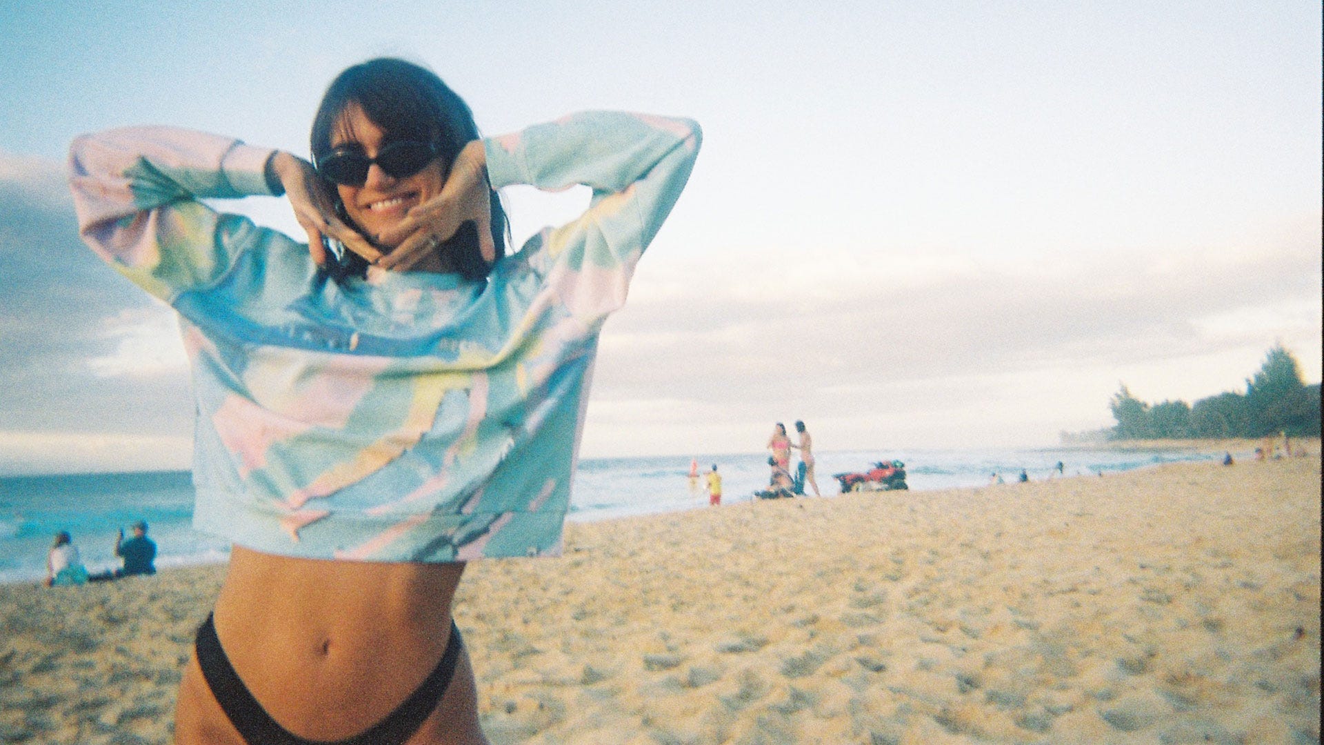 Victoria vergara wearing crew fleece of RIp Curl X babapt collection