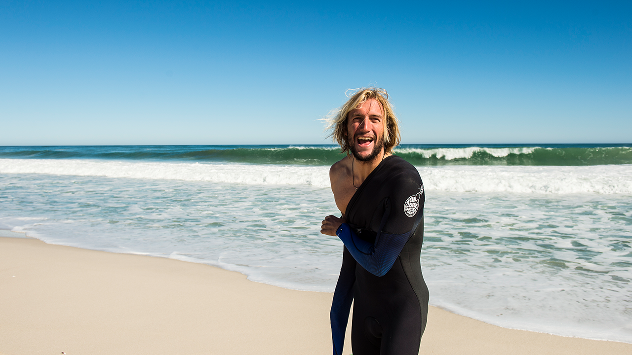 Owen Wright putting on a wetsuit