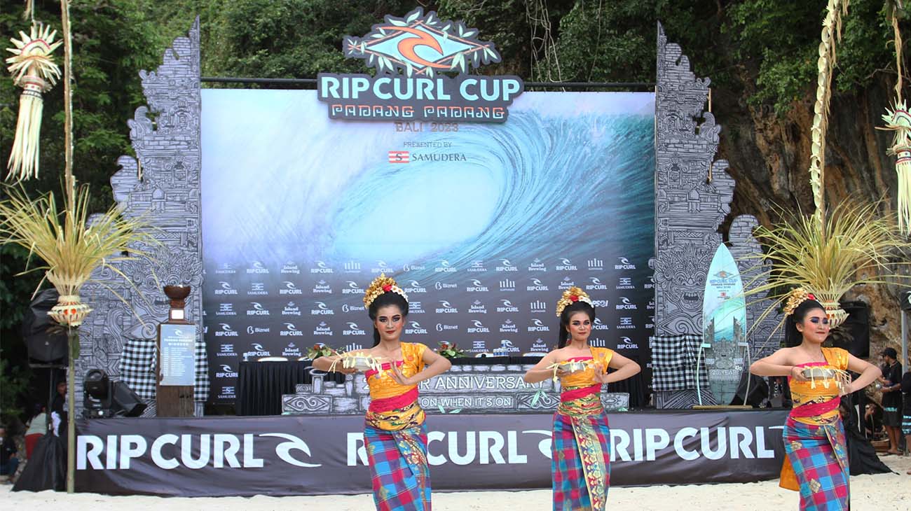 Traditional Balinese dancers performing at the opening ceremony