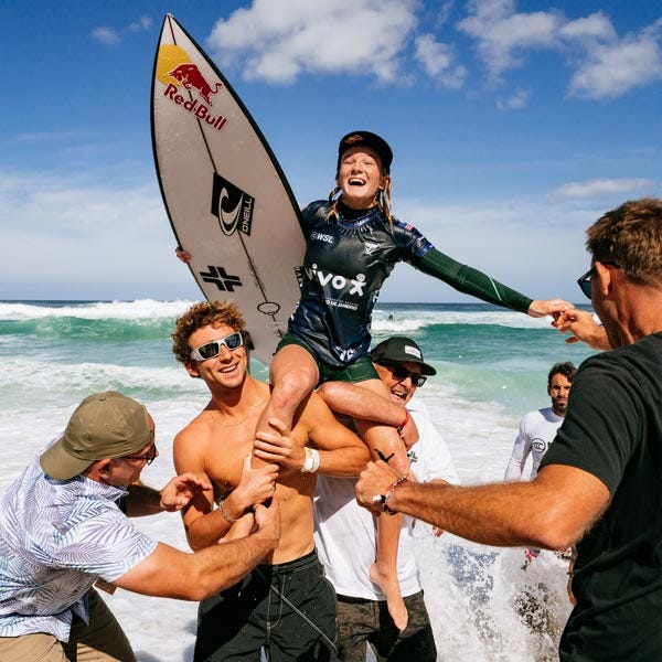 Cailtin Simmers being chaired up the beach after winning the Vivo Rio PRO