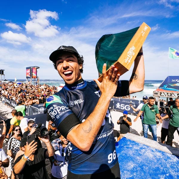 Yago Dora holds up his trophy after winning the Vivo Rio PRO