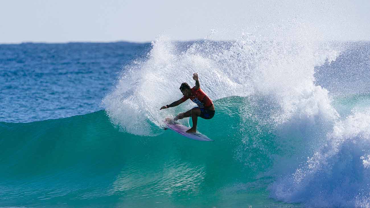 Sammy Pupo surfing in his winning heat at the Gold Coast Challenger Series