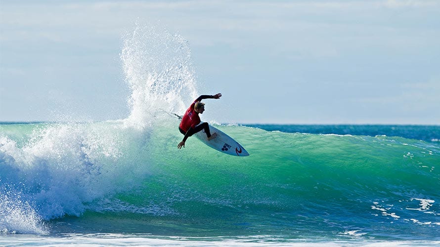 Tom Robinson surfing at the Raglan Pro 2022