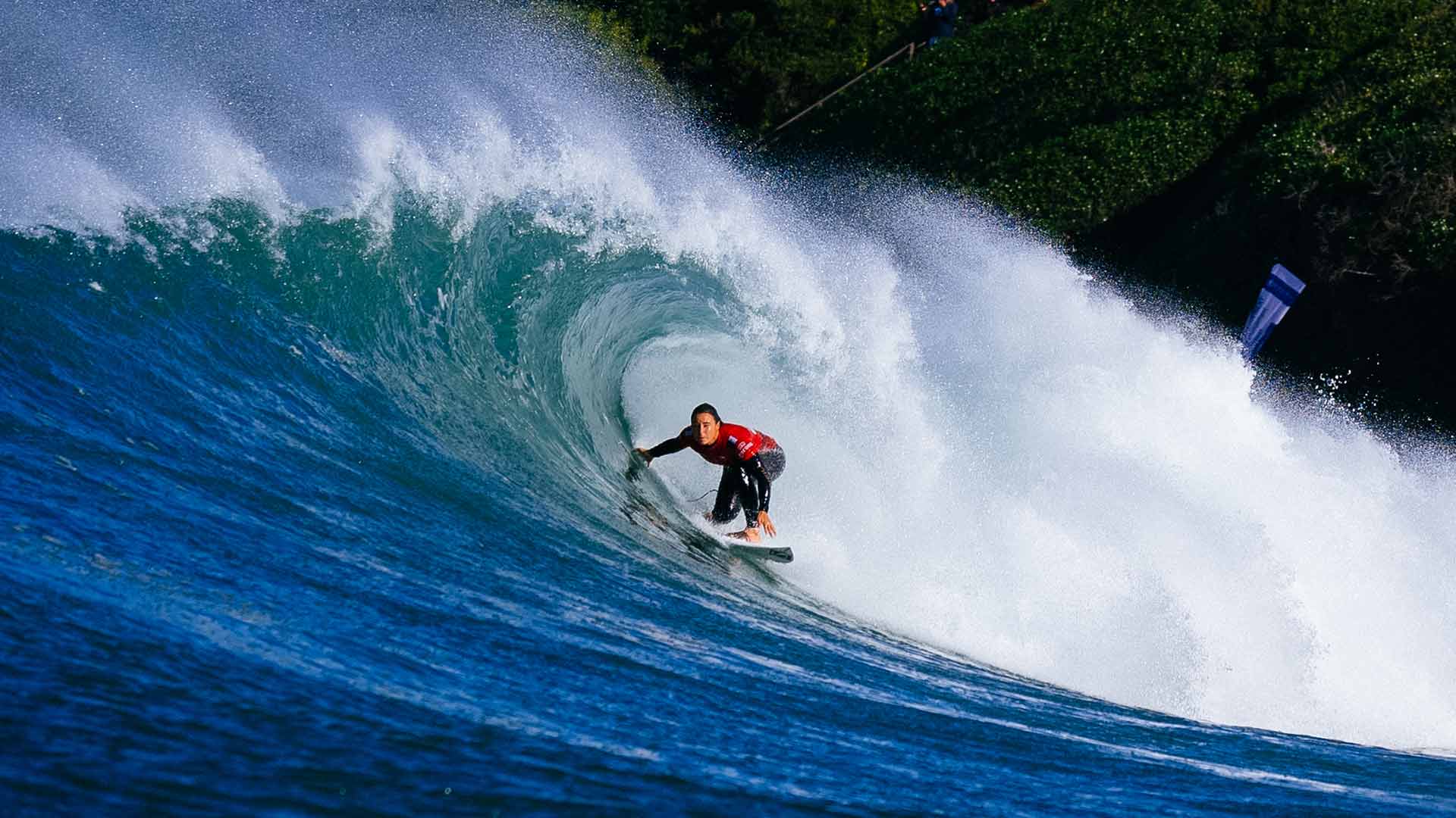 Johanne Defay surfing in his heat