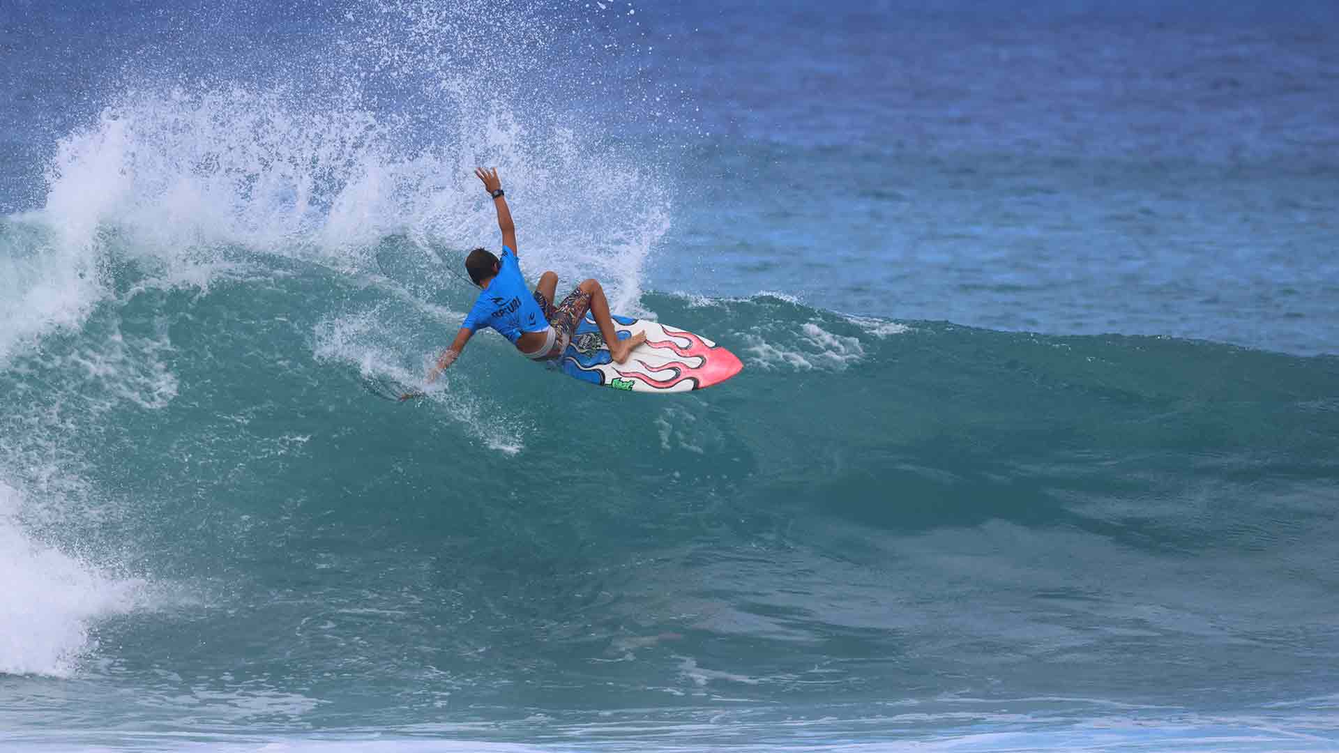 Kona Costa surfing in his heat