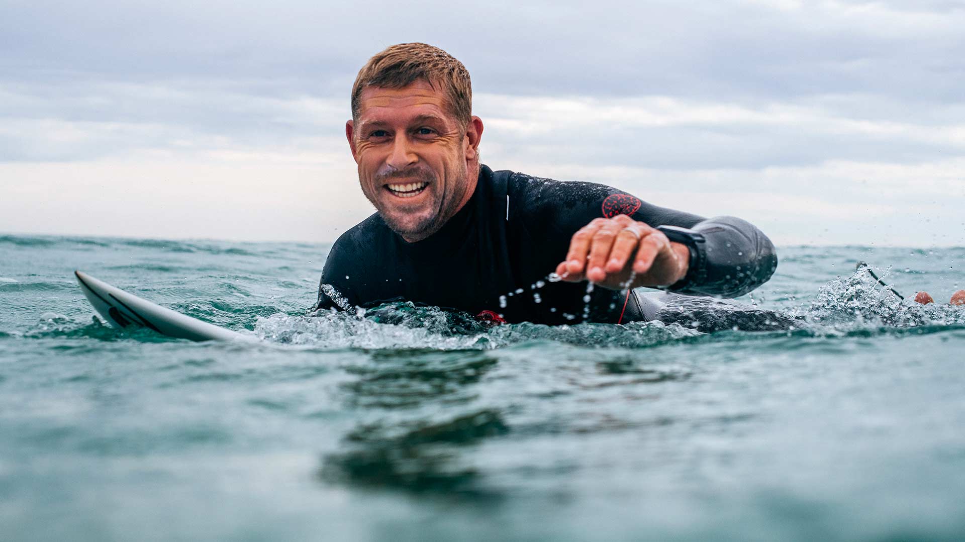 location de combinason rip curl avec lizee. Mick fanning porte une flashbomb fusion