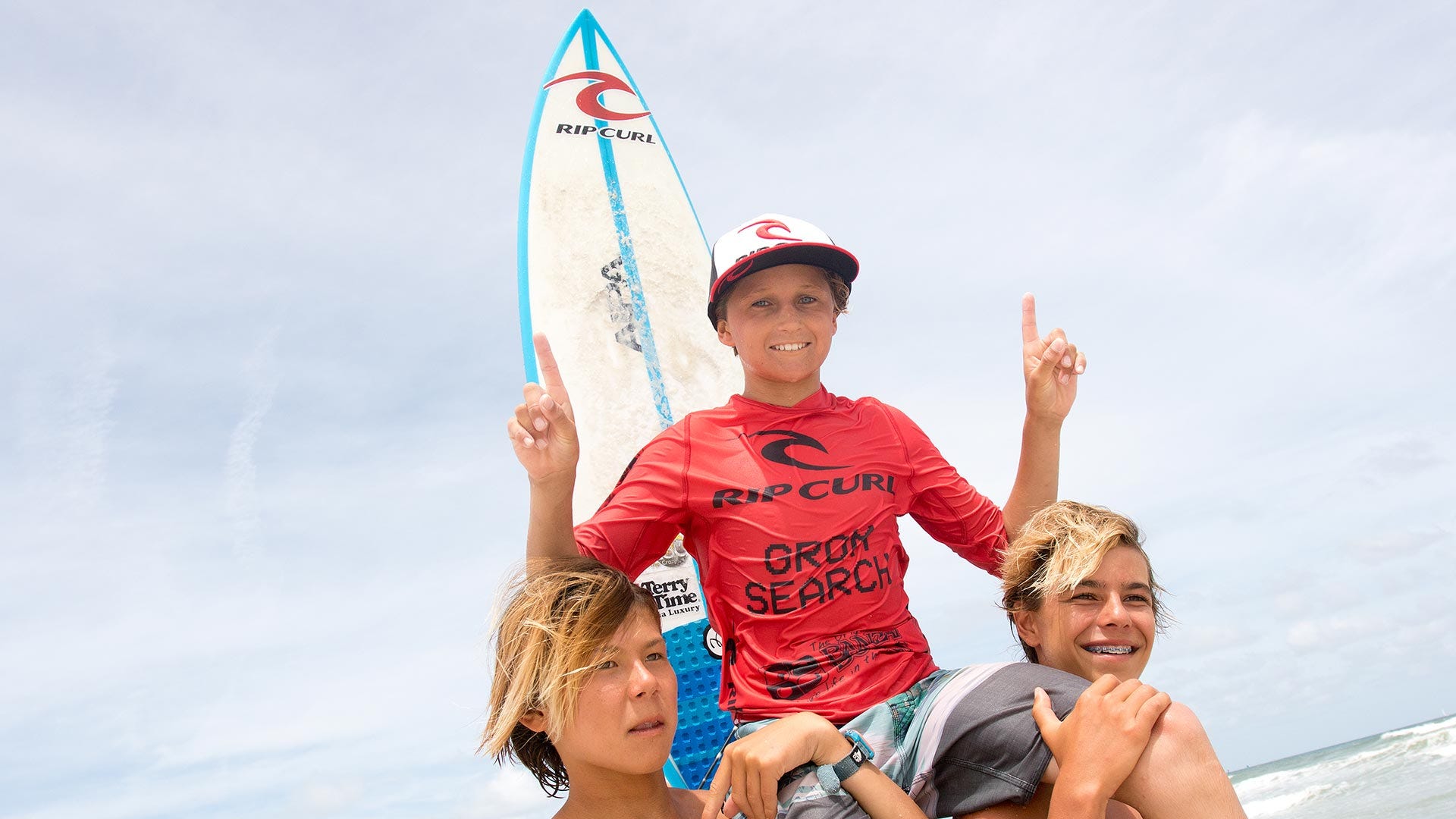 GromSearch winner Petey being chaired across the beach after his win